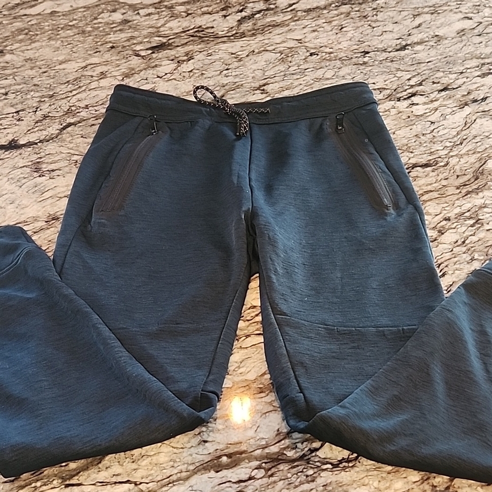 American Eagle Outfitters Green Sweatpants with Elastic Waistband and Cuffs